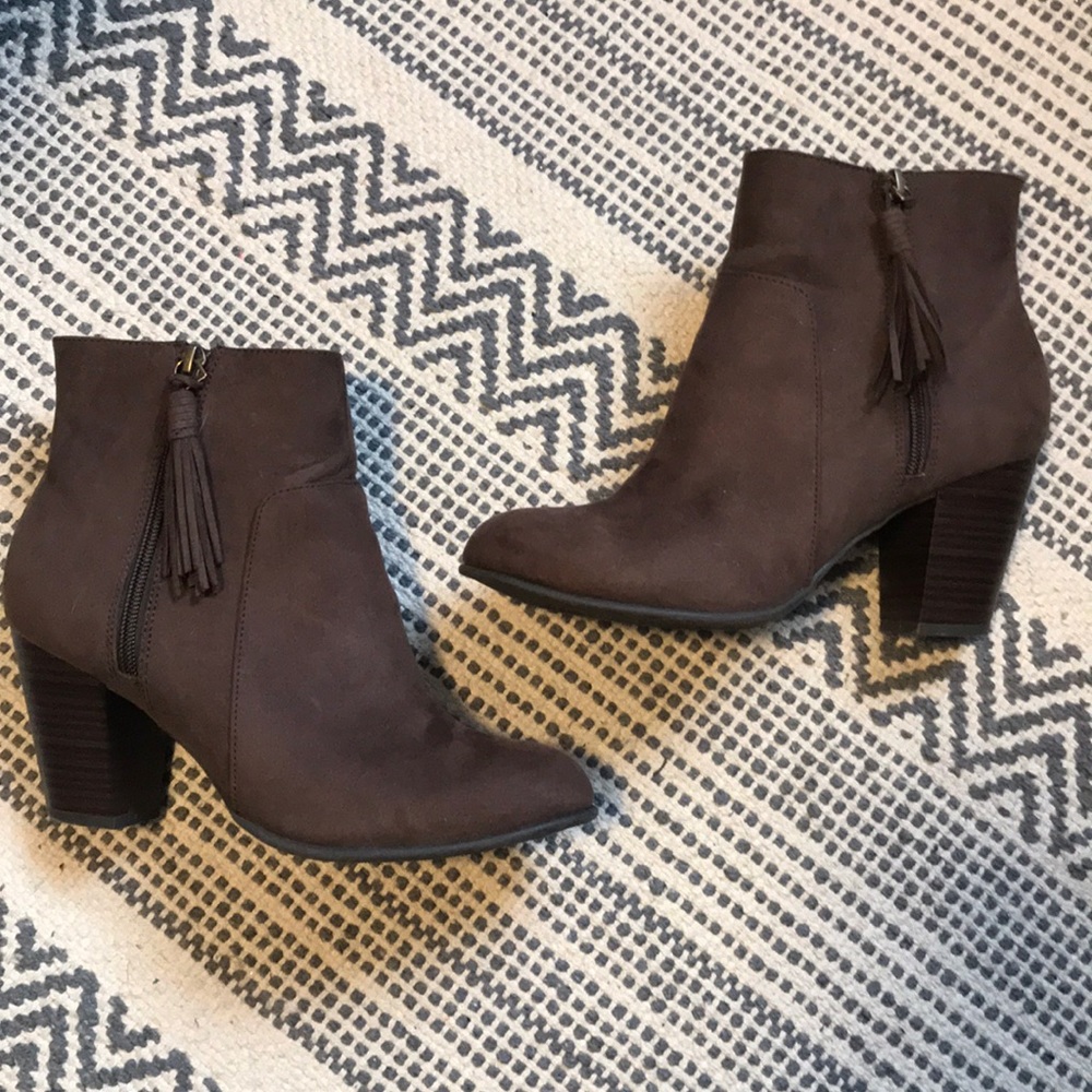 Old Navy Bootie / Faux Suede